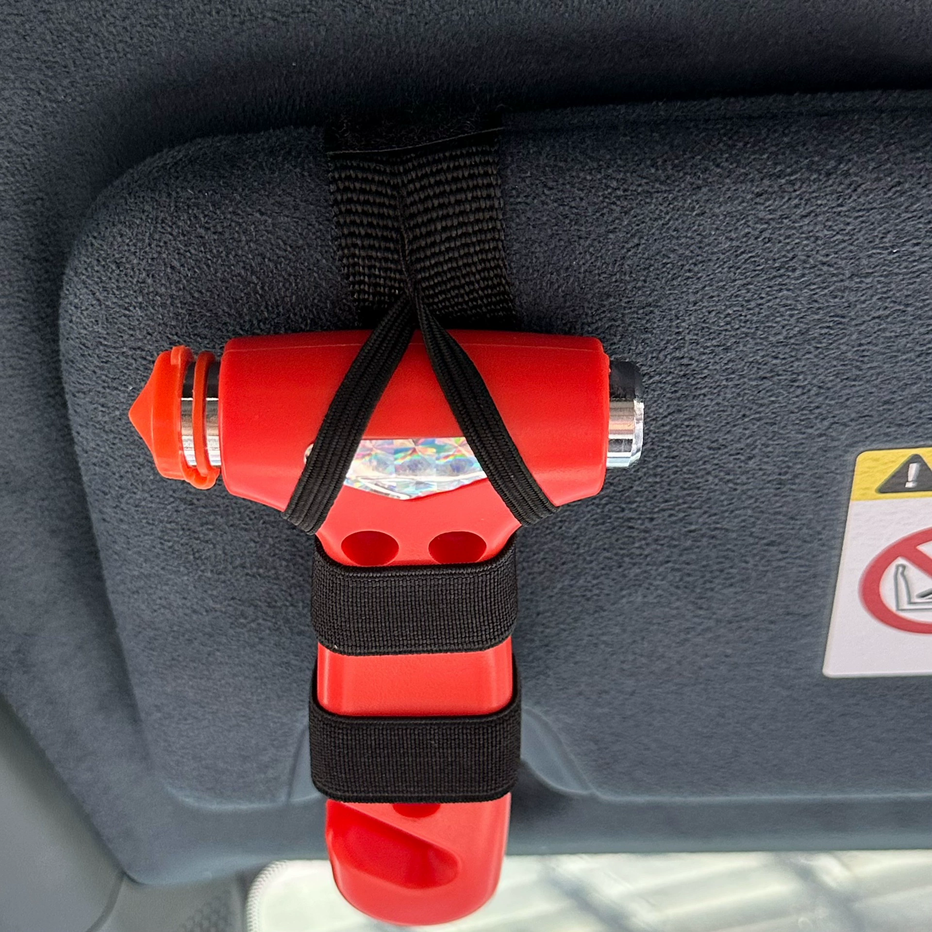 Автомобильный молот разбивает окно аварийный инструмент для самостоятельного вождения