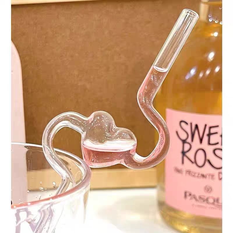 Paja de vidrio para que el bebé se enamore de beber agua, amor, corazón de una niña, pareja de alto valor facial, artefacto de amor