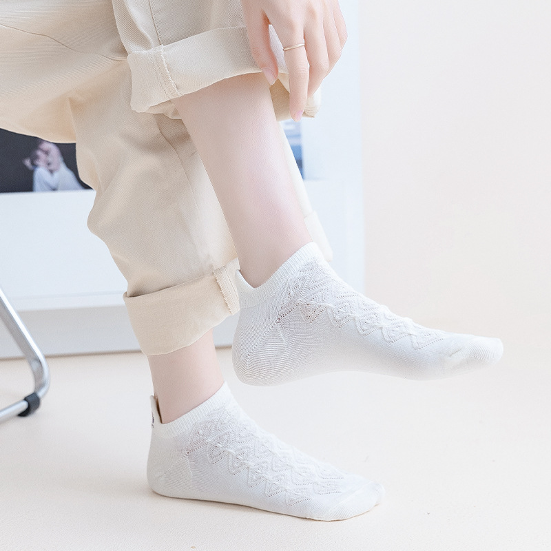 Las calcetines de barco de verano delgadas antibacterianas y respirables calcetines de algodón bordados osos invisibles Zhuangyan al por mayor