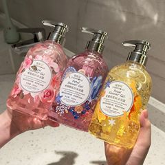 キンセンカの桜の花びらの花の香りの入浴剤の乳液の人の花の果実の香水の少女は持続的に香りを残します。