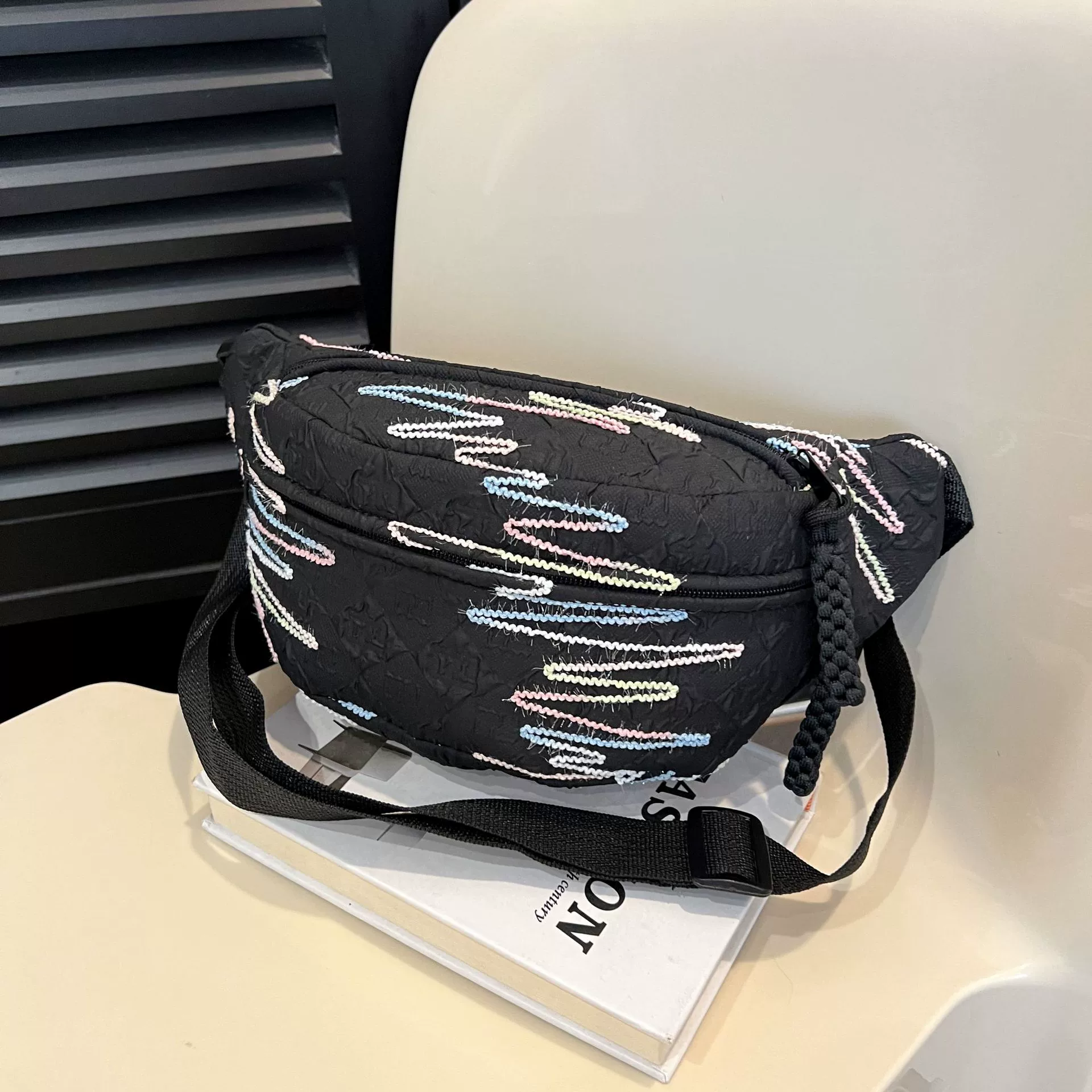 Свежая радужная вышивка сумка талия женский 2024 новый повседневный дикий диагональный нагрудный мешок спортивный бег сетка красная сумка талия женский