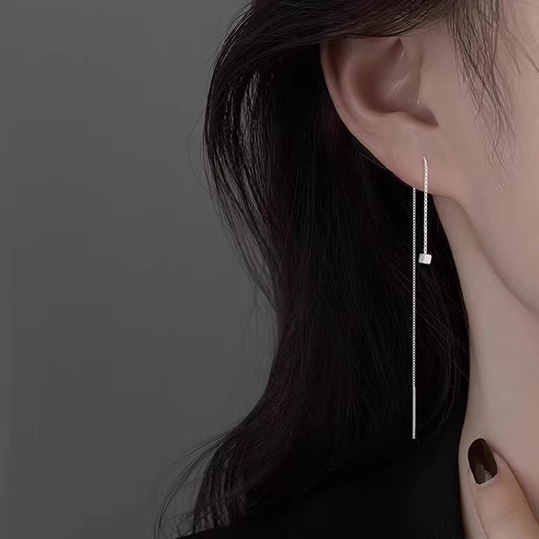 小さな四角いタッセルピアス レディース おしゃれ 個性的 シンプル イヤリング 上品 耳に優しいピアス ドロップピアス テンションピアス ネット人気商品|undefined