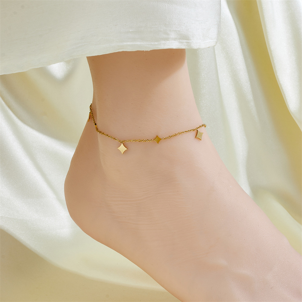 Cientos de tobilleras, tobilleras de lujo simples y ligeras, sentido femenino, accesorios de celebridades de Internet, temperamento de moda dorado de 18 quilates, cadena de pie de acero de titanio sexy