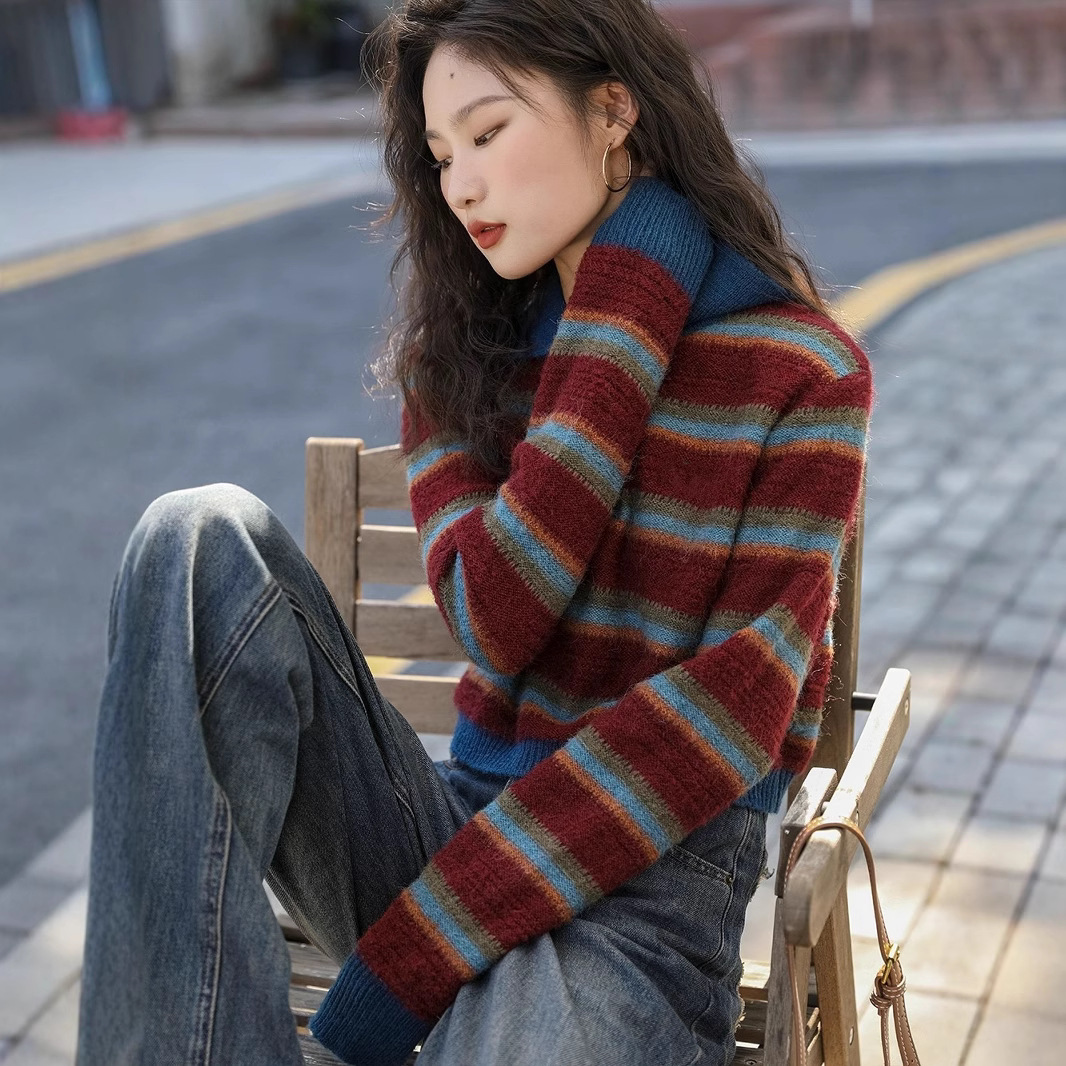 Retro demi-season sweater with zipper