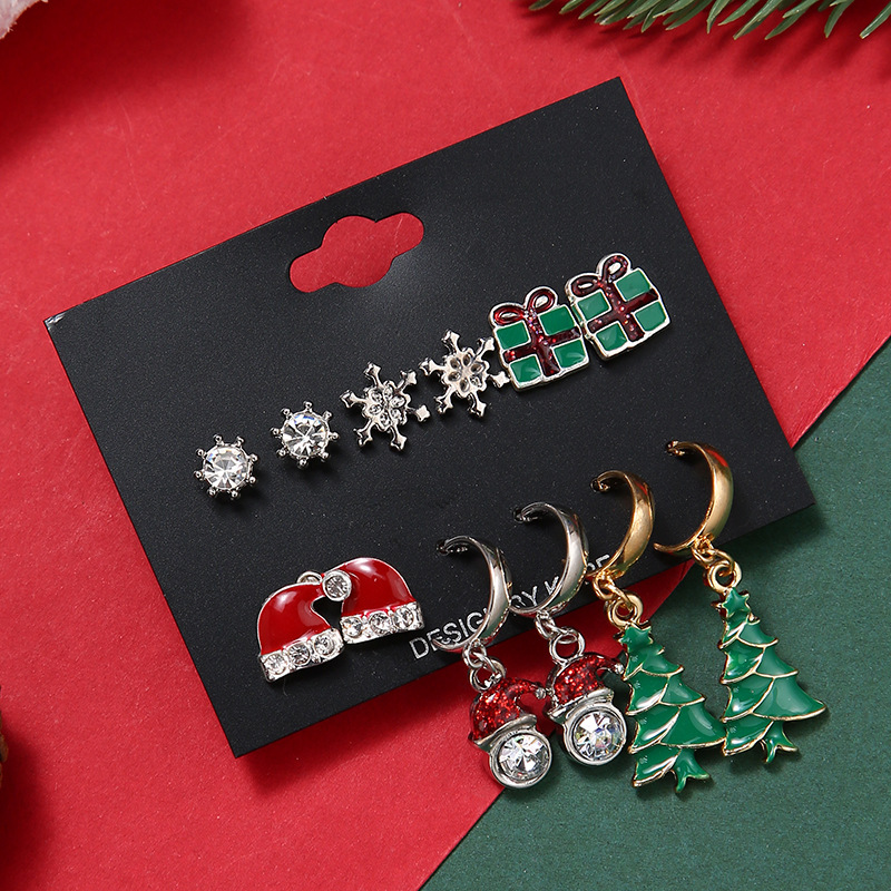 Mignon Chapeau De Noël Sapin De Noël Flocon De Neige Alliage Émail Placage Incruster Strass Boucles D'oreilles Boucles D'oreilles 1 Jeu display picture 2