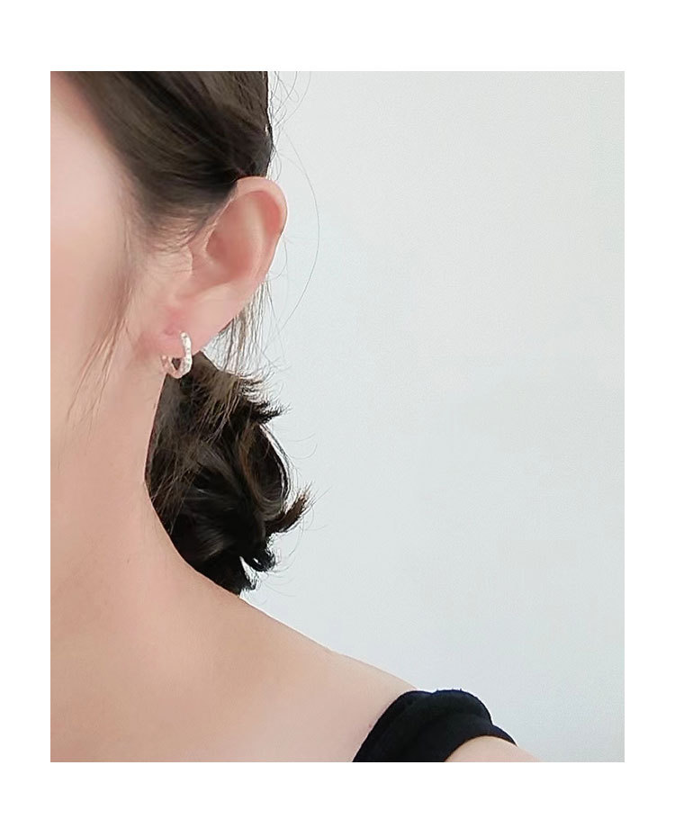 Simple Style Solid Color Copper Plating Pleated Earrings 1 Pair display picture 5