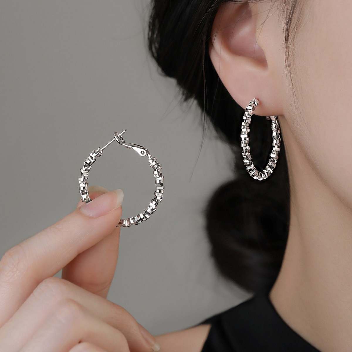 Exquisitely Crafted High-Quality S999 Silver Fragmented Silver Hoop Earrings for Women, Niche Light Luxury 2026 New Hot-Selling Earrings, High-End Plain Hoop Ear Accessories