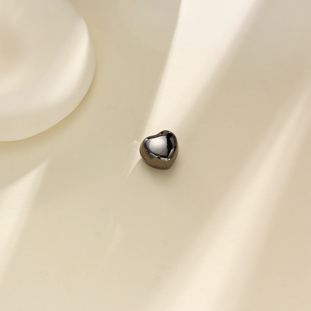 Hui cubre el pañuelo sin costuras magnético hebilla fija collar clip anti-exposición bufanda de seda accesorios en forma de corazón hebilla fuerte transfronteriza