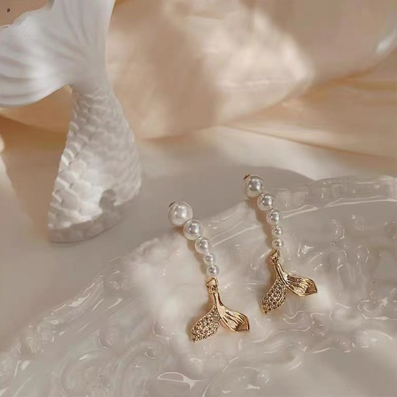 Cubic Zirconia And Pearl Stud Earrings For Everyday Elegance_voghion.com