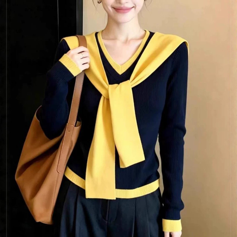 College-style navy blue long-sleeved knit sweater for women, perfect for autumn and winter, versatile as a base layer