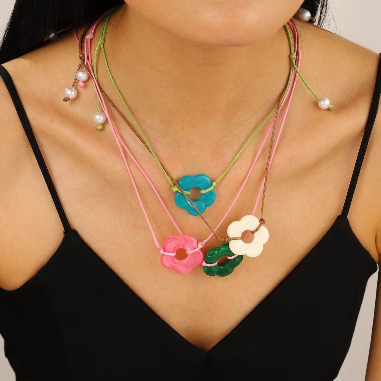 Acrylic Pendant Material Pendant Necklace Classification Sweet Flower Acrylic Cord String Stretch Adjustable Pendant Necklaces Wholesale
