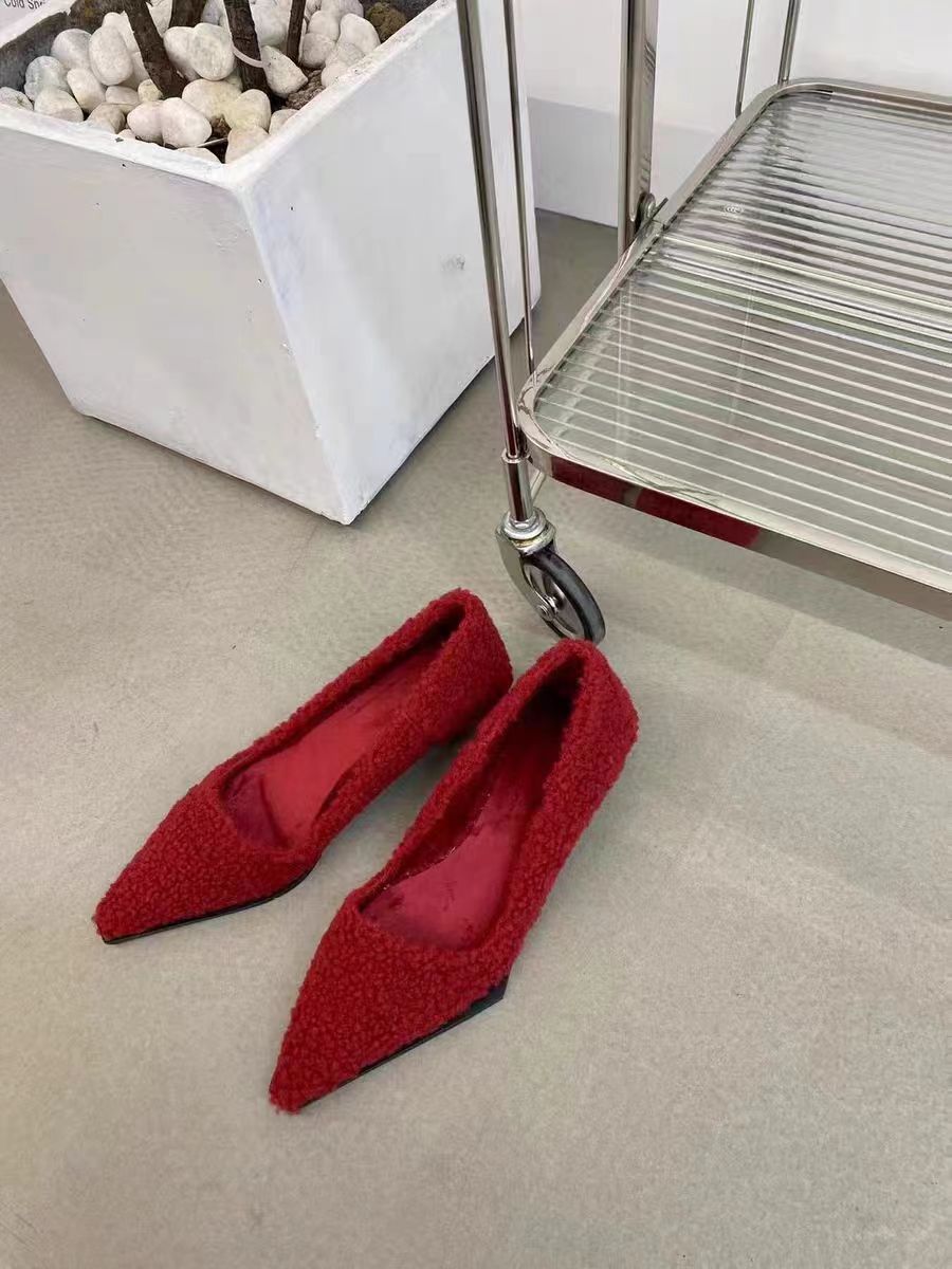 2024 autunno e inverno nuova moda versatile scarpe singole imbottite con bocca superficiale rete rossa a punta tacco basso fine con scarpe di lana_voghion.com