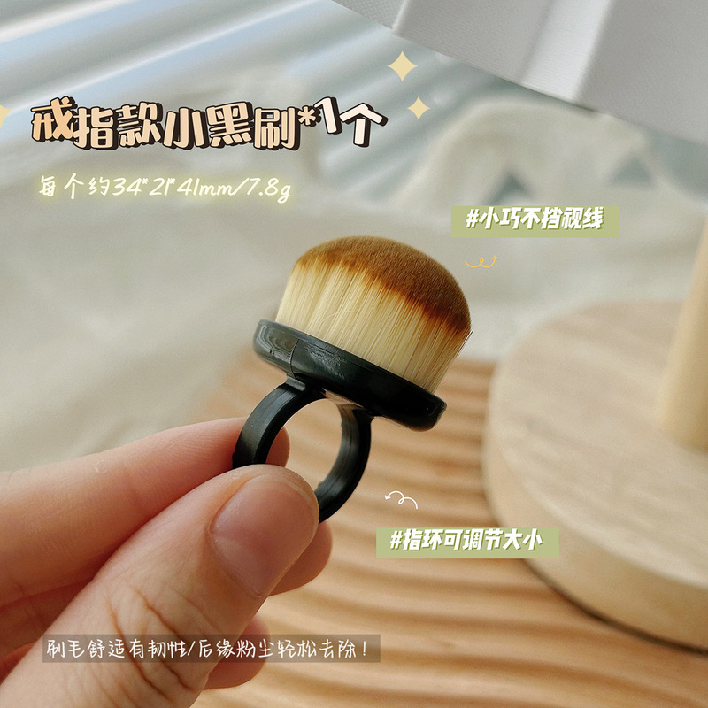 厳選した指輪のネイルアートの前置処理後の縁の粉塵のブラシの指のボタン式の細い柔らかい毛のブラシの爪は灰を掃きます。|undefined