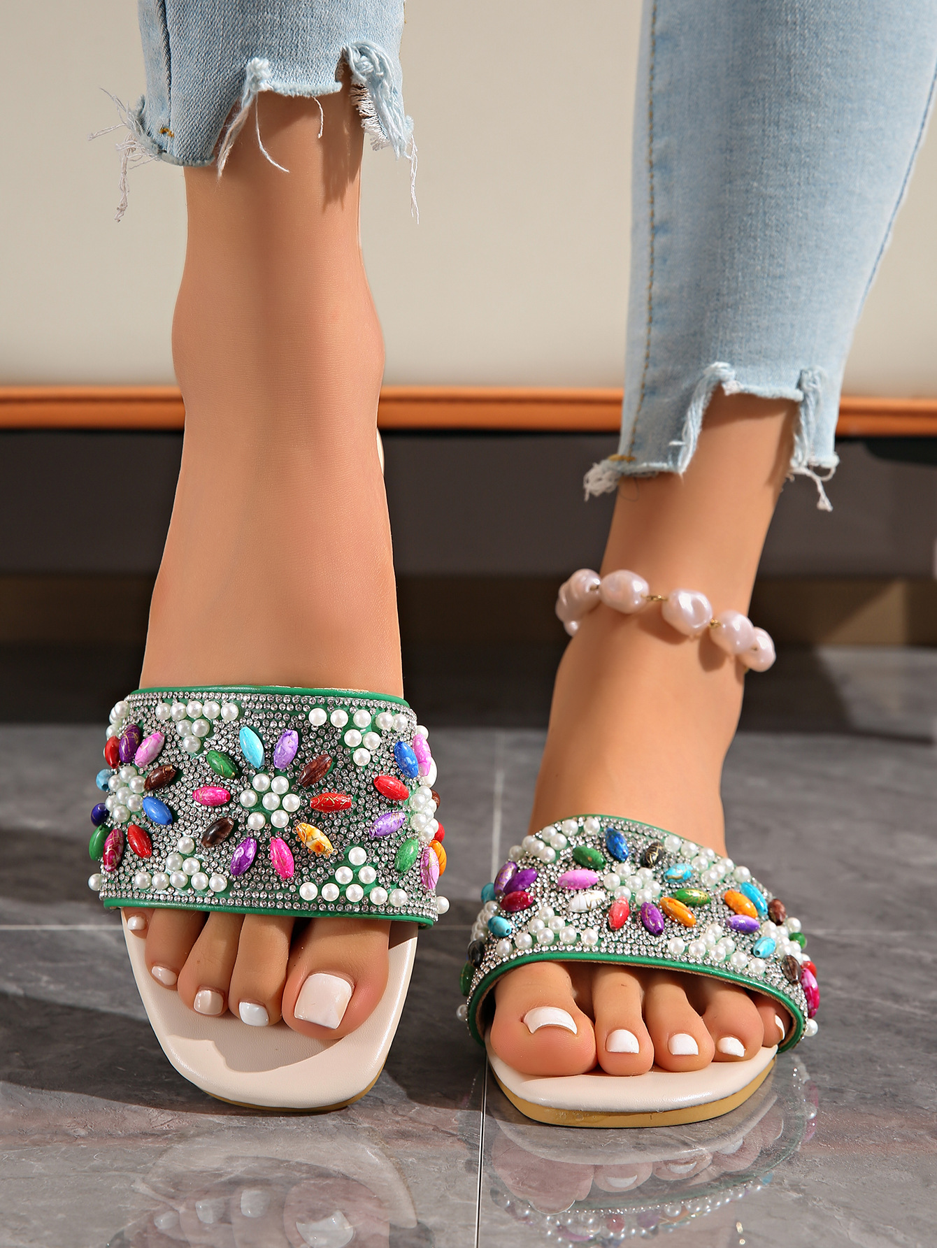Sandali bassi da donna con strass e perle in stile etnico_voghion.com