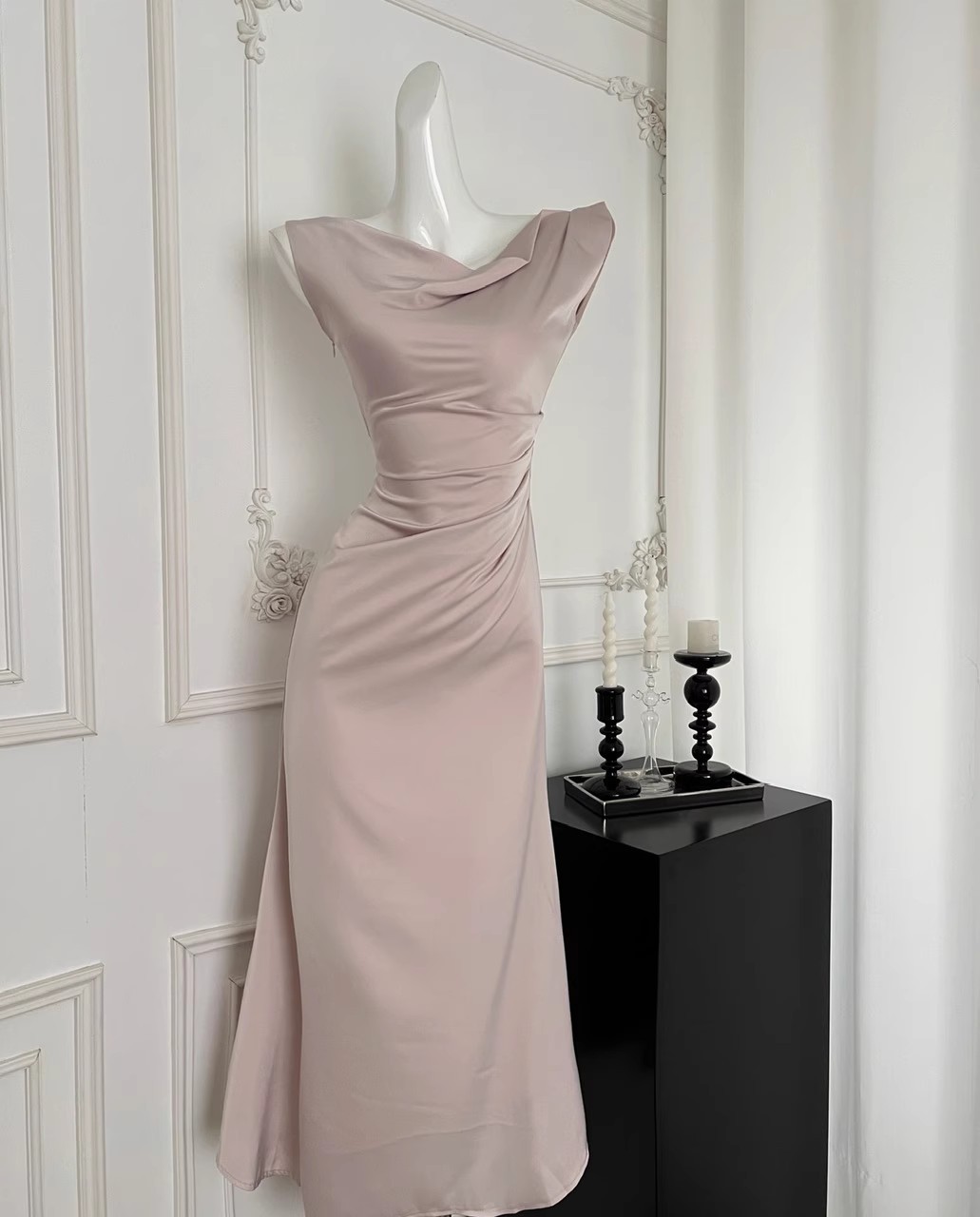 Roupas femininas Vestido de gola alta ombro a ombro estilo francês saia rabo de peixe cintura três cores verão 2024_voghion.com