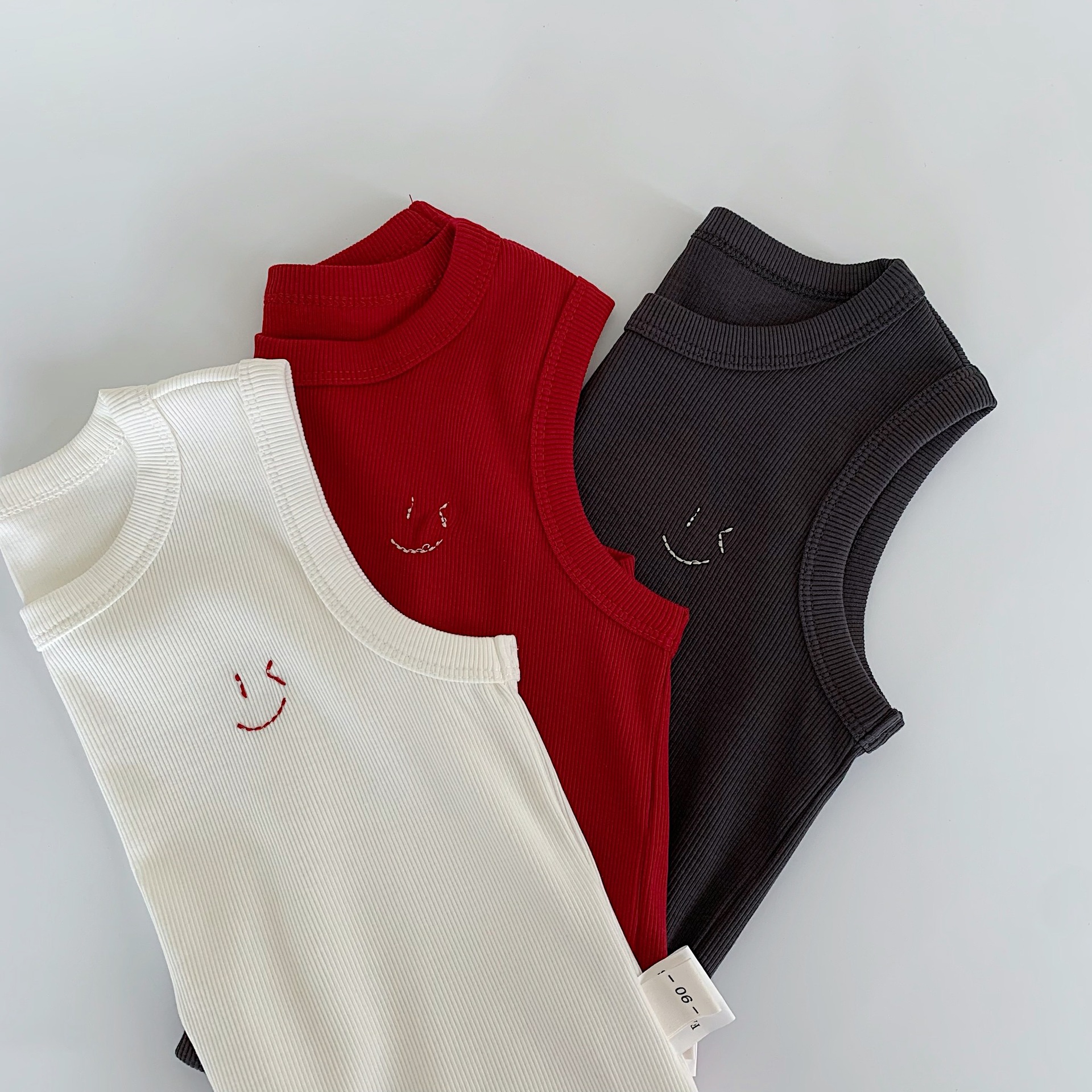 Chaleco sin mangas de verano para niños Maibao 2025 nuevo estilo coreano para niños y niñas color puro estilo occidental ropa de verano