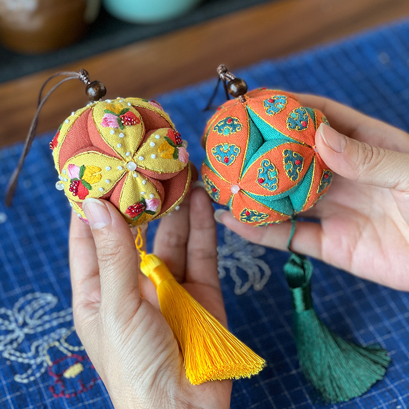 Saquete de estilo antiguo bordado mano Lu DIY material paquete colgante bolsillo de bola para regalar novia colgante de flores