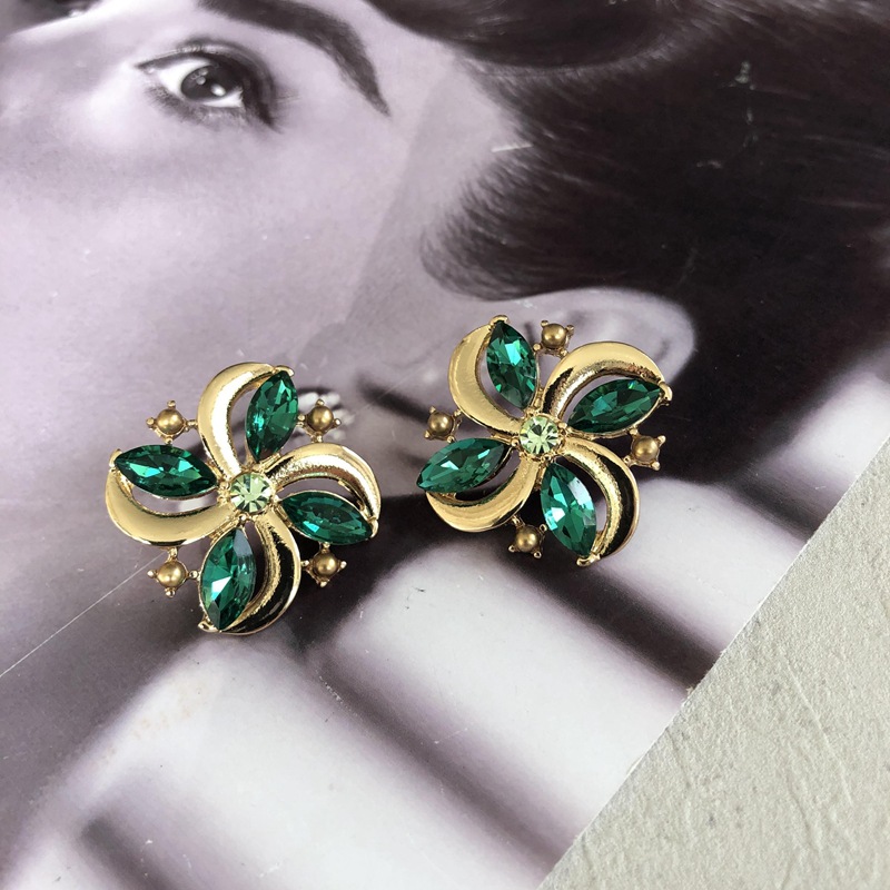 Boucles D&#39;oreilles Pendantes Goutte D&#39;eau Carrées En Émail Vert Rétro En Gros Nihaojewelry display picture 14