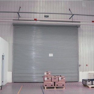The sun shines around the hard turbine electric rolling door hard turbine high-speed door hard turbine high-speed rolling door