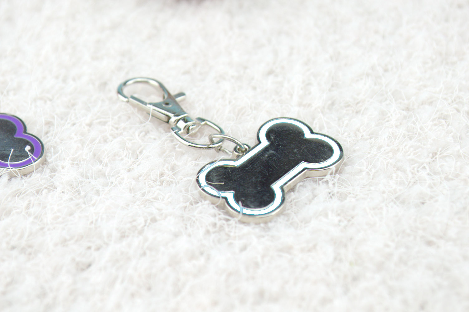 Nuevo collar de mascotas joyería goteo aceite hueso colgante anti-perdido identidad Etiqueta de perro aleación de zinc adornos letras láser