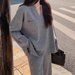 2025秋冬新款懒人针织套装女时尚气质V领口袋毛衣+毛织长裤两件套