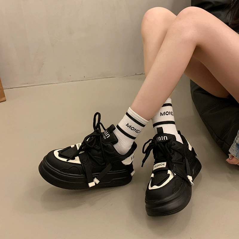 Женские туфли для папы из натуральной европейской кожи, весна 2025, новый осенний стиль, спортивная повседневная обувь на платформе с толстой подошвой, увеличивающая рост, для миниатюрных людей.