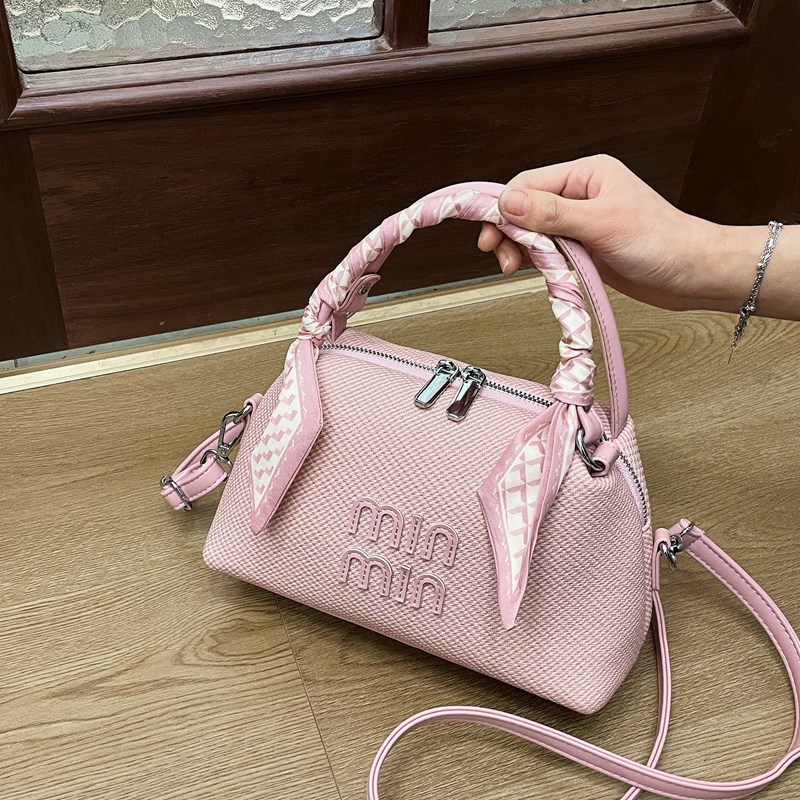 Nuevo estilo coreano ins moda versátil bolso de mano pequeño nicho lujo ligero de alto nivel sensación de hombro mochila para enviar bufandas de seda