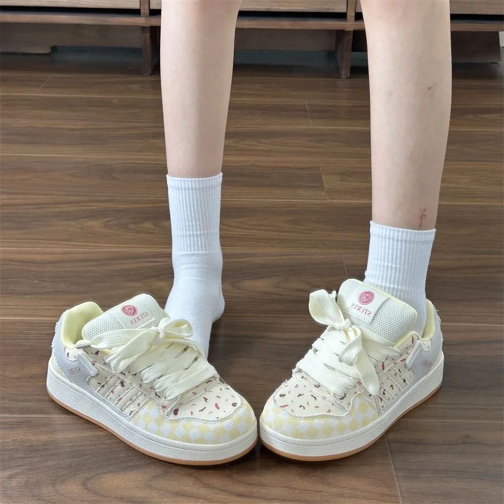 Zapatos de suela gruesa para mujeres in tide2025 primavera y otoño nuevos deportes casuales de pan pan pequeño zapatos blancos comercio exterior transfronterizo