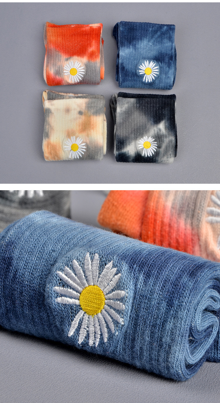Nihaojewelry Tie-dye Embroidery Daisy Middle Tube High-top Cotton Socks Wholesale display picture 5