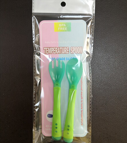 Baby temperature sensing spoon baby soft head spoon feeding medicine spoon temperature sensing spoon color changing spoon fork with packaging