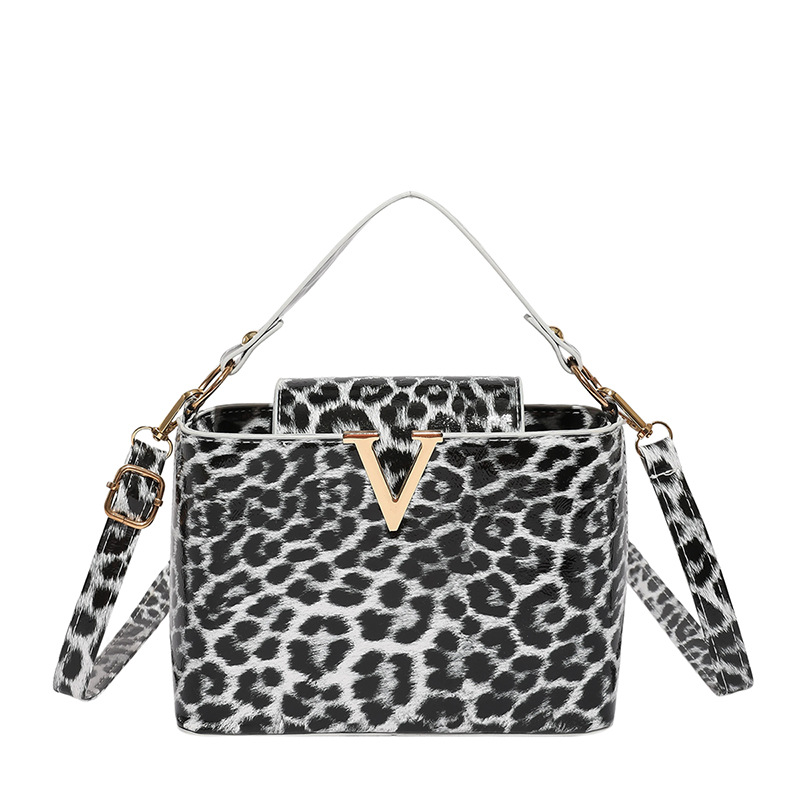 Bolso de mano de leopardo de alto valor para mujer otoño 2025 nuevo estilo coreano bolso de hombro de moda retro bolso de almohada
