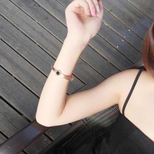 Korean version 18K gold titanium steel bracelet for women ins personality cold style niche design internet celebrity Roman watch bracelet