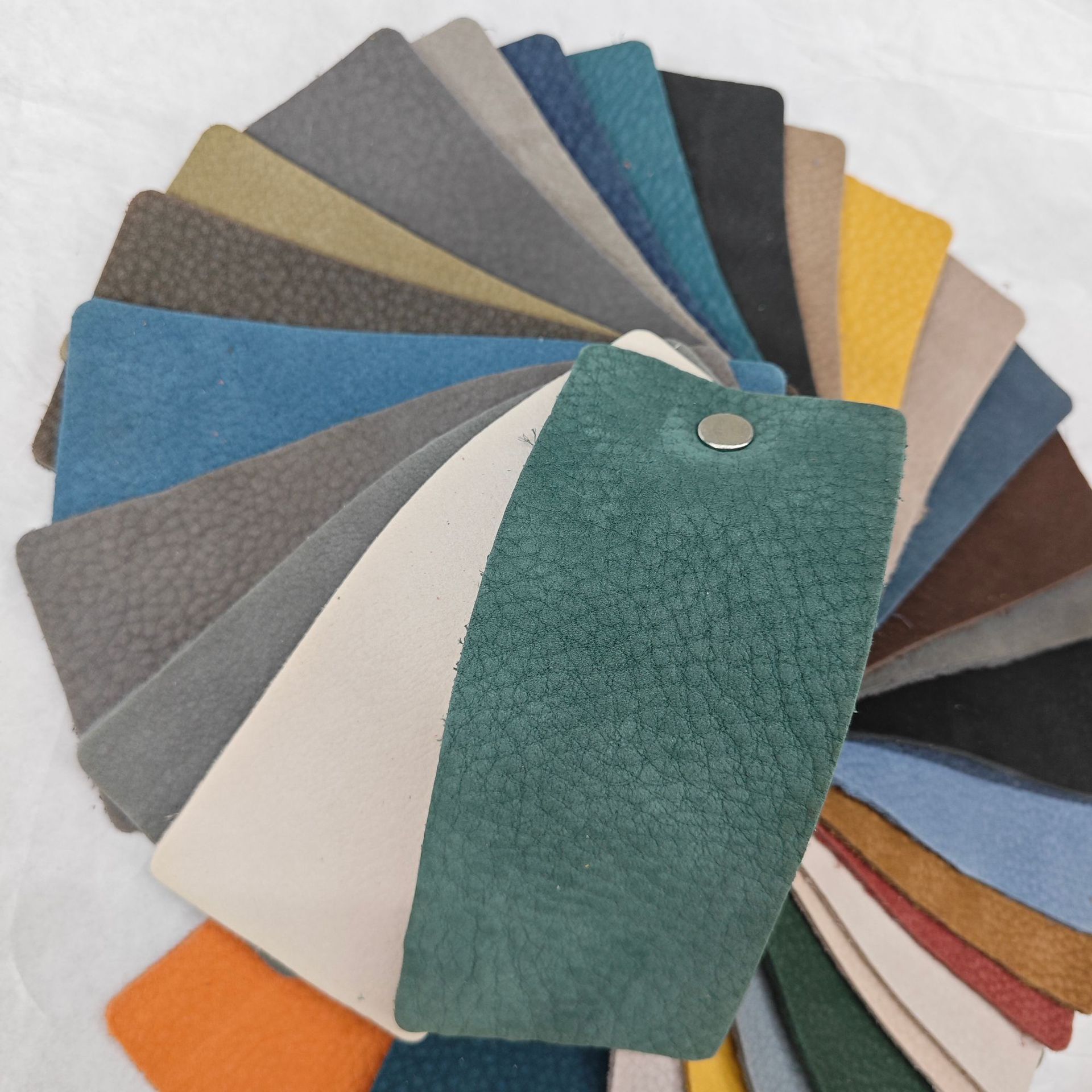 荔枝纹磨砂牛皮意式沙发2.0mm磨砂真皮摔纹荔枝纹头层牛皮