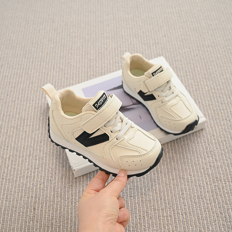 Calzado deportivo para niños Primavera 2025 Nuevos zapatos de cuero para niños transpirables Zapatos para niñas antideslizantes de suela suave Zapatos alemanes Forrest Forrest