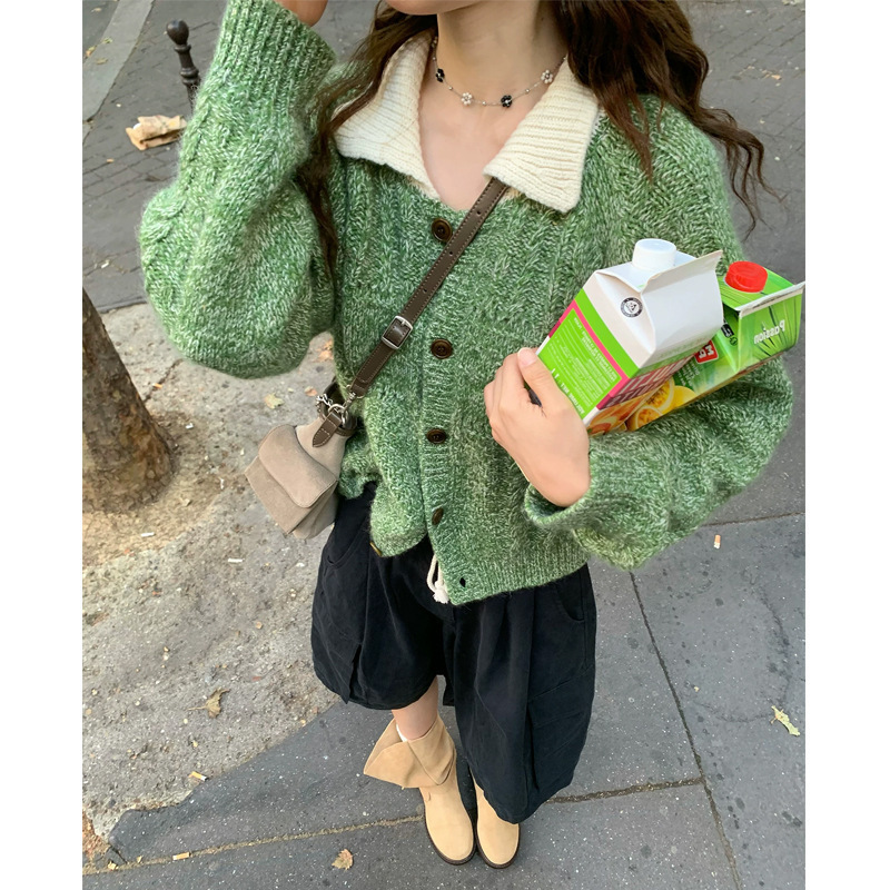"A model for the runway" - a must-have! Super flattering white sweater, vintage double yarn camel wool cable knit cardigan, loose fit "A model for the runway" - a must-have! Super flattering white sweater, vintage double yarn camel wool cable knit cardigan, loose fit