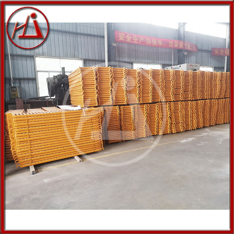 香蕉扣脚手架 安全爬梯 施工平台 操作台 黄色条状带钩踏板