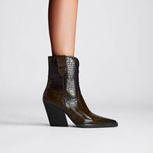 2024�ļ�ͨ���¿�͹ż��^ʯ�y�ָ����s���^��ѥ�߸�Ь�r�bѥŮѥ