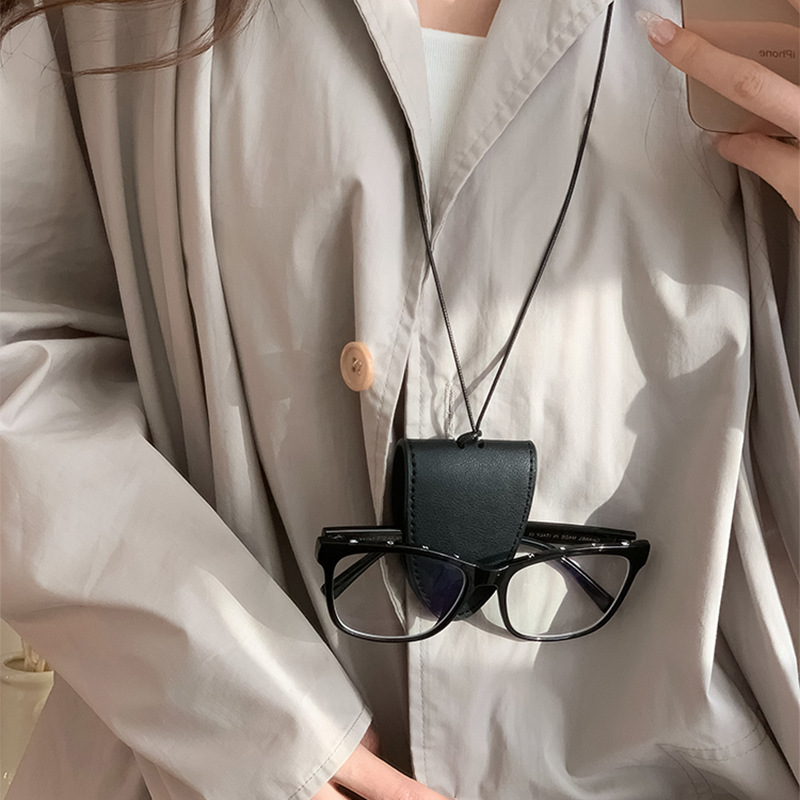 Minimalista para usar accesorios de moda de estilo cóncavo cuello halter mini bolso pequeño diseño exquisito mini bolso de media luna collar mujer