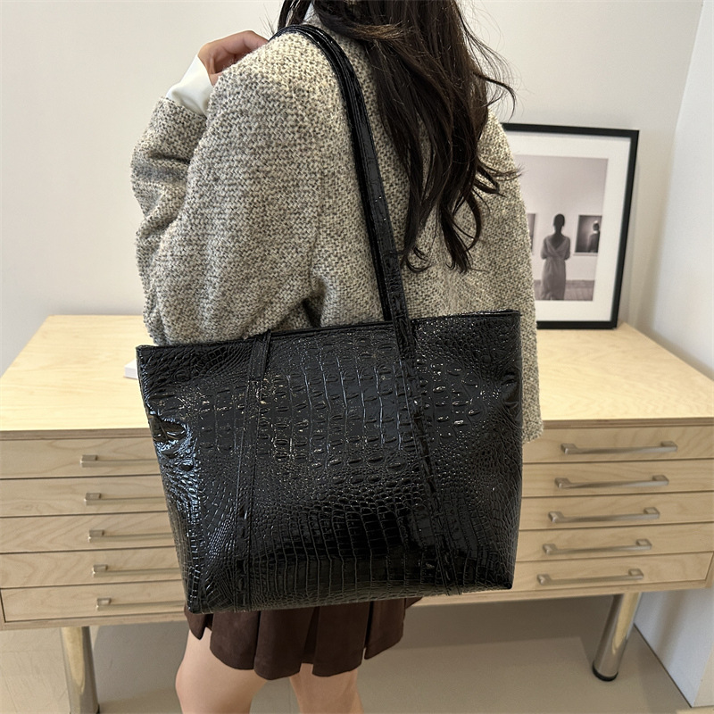 Bolsos de alta calidad de gran capacidad para mujeres 2024 nuevo otoño / invierno de moda bolso de hombro para trabajar bolso de viaje universal