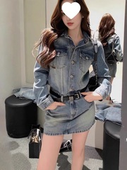 レトロなお姉さん風のデニムのワンピースの女性の春の新型の修身はやせている気質が見えます。