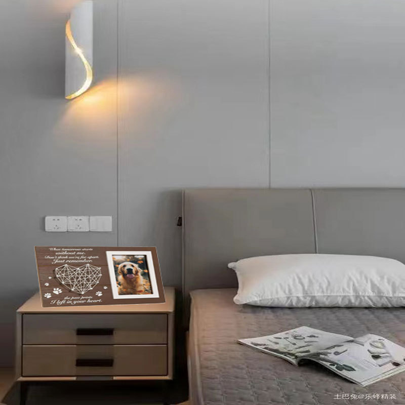 Fábrica al por mayor densidad tablero aerosol pintura corteza textura madera gato y perro foto marco decoración madera bobina foto marco colgante