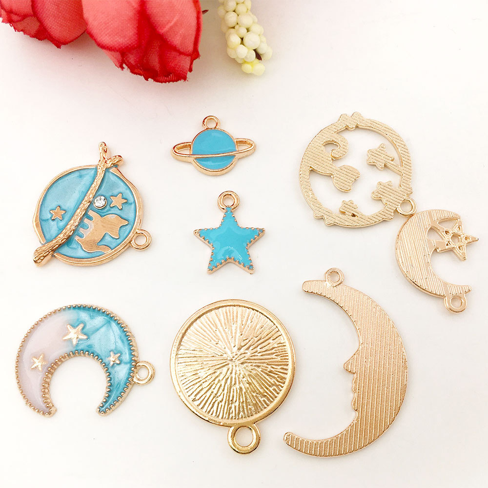 23g Weight Pendant Jewelry Making Type 21 * 25mm, 24*24mm, 24*32mm Jewelry Making Size Rhinestones Inlay Material DIY Jewelry Accessories Classification 1 Set Quantity Alloy Material Star, Moon, Cat Pattern Enamel, Inlay Design Casual, Simple Style Style 1 Set 21 * 25mm 24*24mm 24*32mm Alloy Rhinestones Star Moon Cat Pendant 7