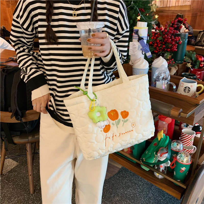 112291 Fresh and delicate quilted embroidered tote bag, a canvas bag for female students' classes, a simple and artistic shopping bag undefined