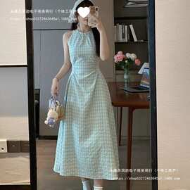 法式绿色格子无袖吊带连衣裙子女夏季新款海边度假风收腰长裙