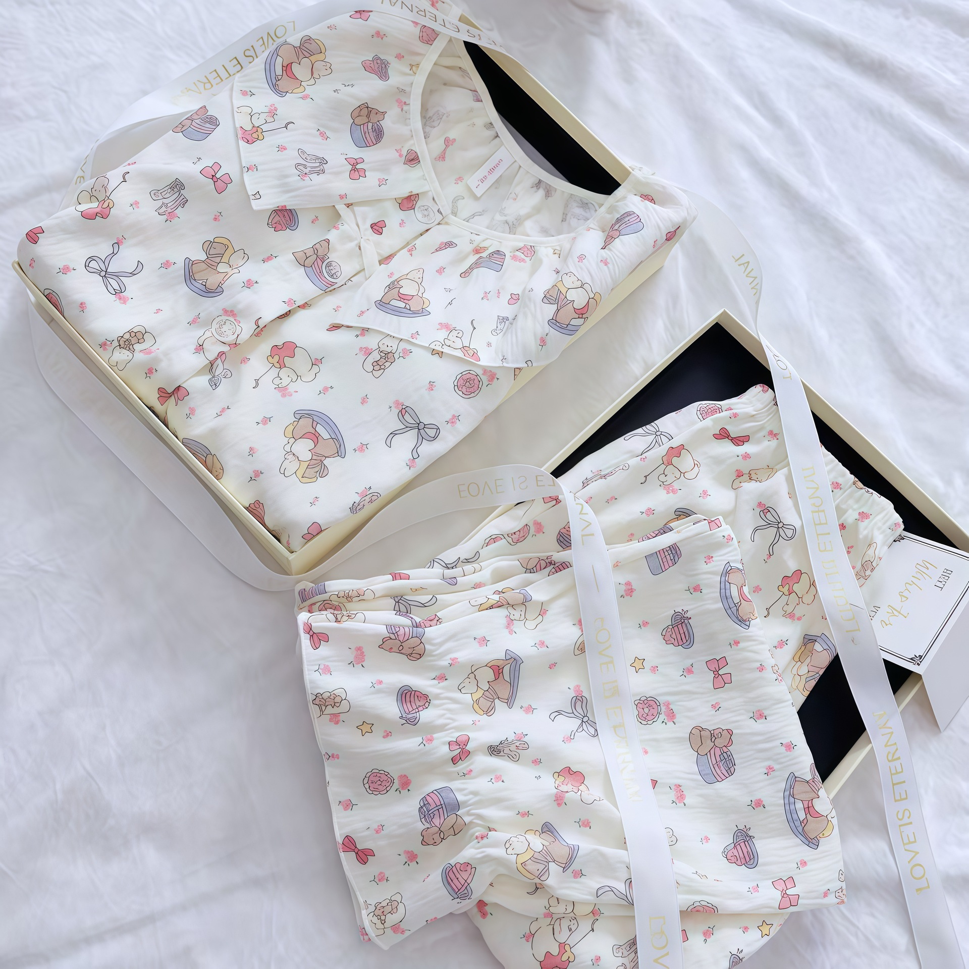 Con cojín de pecho en vivo explosivo otoño nube de algodón pijama de cuello redondo de manga larga pantalones largos de dibujos animados para estudiantes set de ropa para el hogar