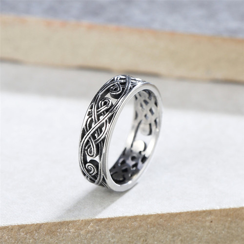 R0972-NK02 Wholesale Fashion Accessories: Stylish Retro Hollow-Design Men's Titanium Steel Ring