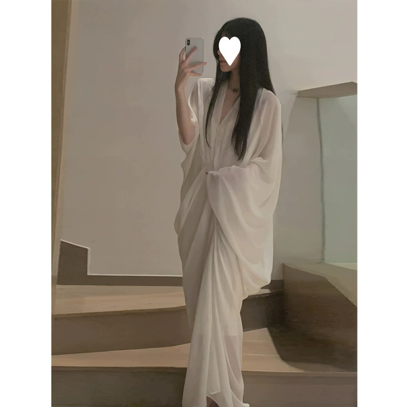 Элегантное белое платье в стиле французского шика, дизайн 2025 года, новый высококлассный китайский стиль, V-образный вырез, простое женское платье в китайском стиле.