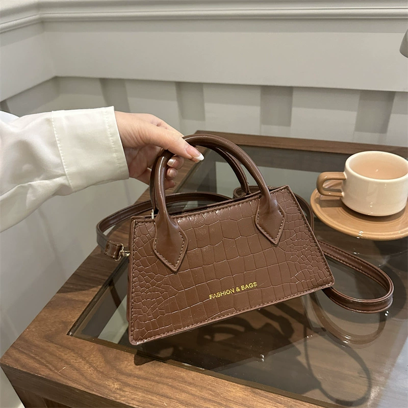 2025 новая ретро текстура минималистская женская сумка Иностранный дух повседневная сумка через плечо ins маленькая квадратная сумка модная однотонная портативная