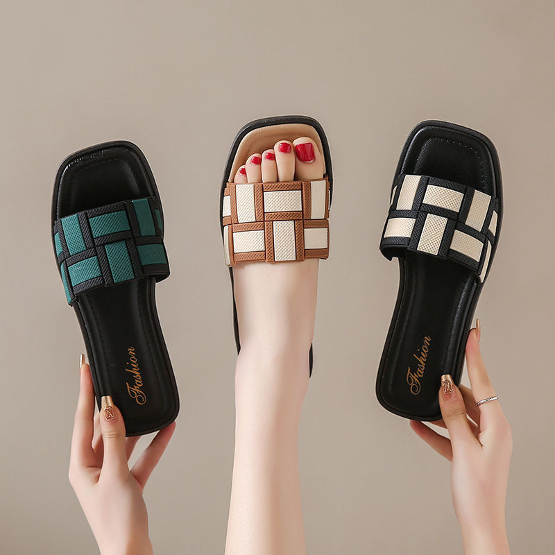 Zapatillas simples francesas para mujeres 2025 verano nuevo dedo desnudo de vacaciones de moda zapatillas al por mayor