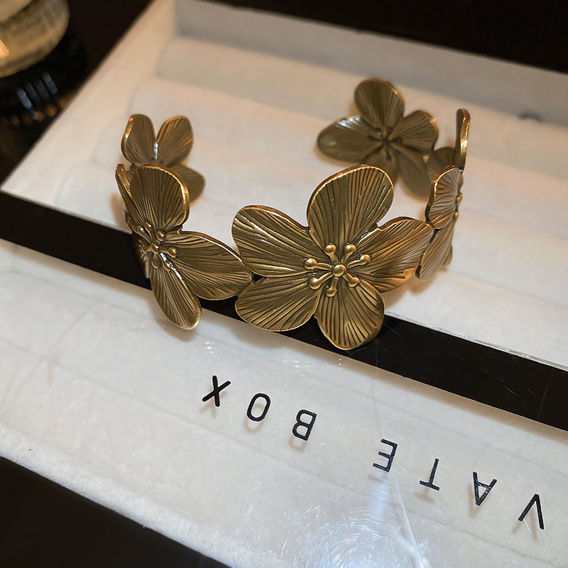 Pulsera abierta de flor vintage medieval pulsera de moda de nicho europea y americana joyería retro de alta gama al por mayor femenina